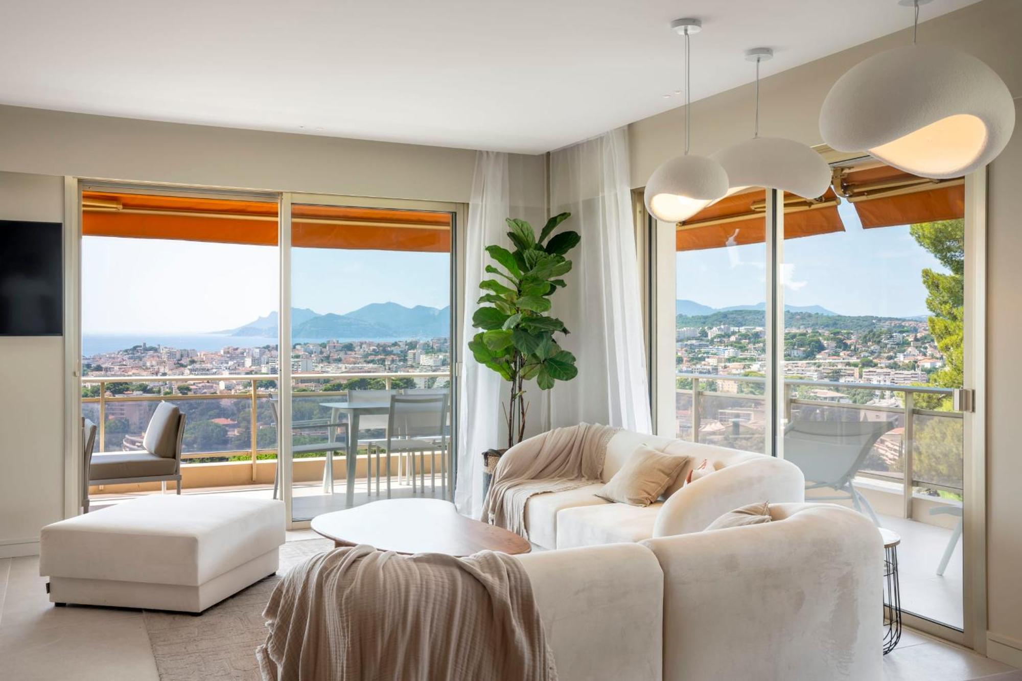 Appartement Ref 1965 - - Sea View For Rent *
